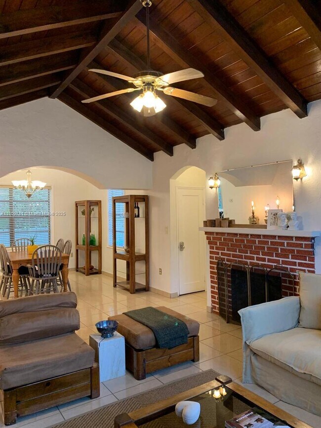 Foto del edificio - 1860 SW 17th Terrace