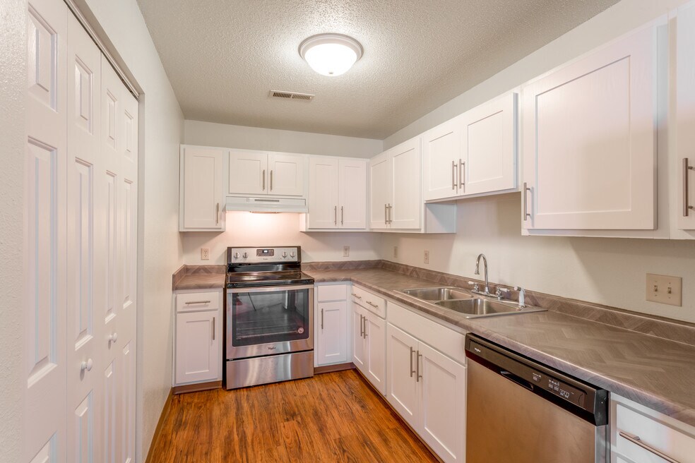 South Glen Village Townhomes for Rent Minot, ND