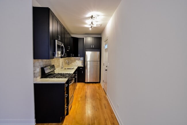 Building Photo - 2206 W Eastwood Ave