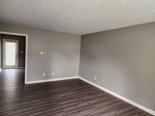 Building Photo - 2 bedroom 1 bath apartment