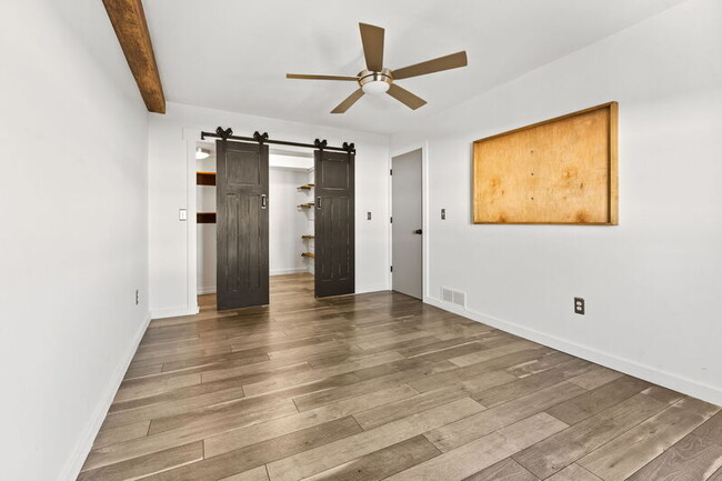 Building Photo - 221 Pinewood Cir
