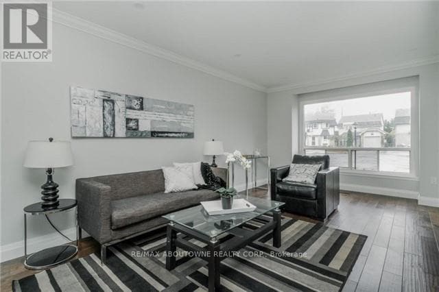 Photo du bâtiment - 1534 Forestdale Ct