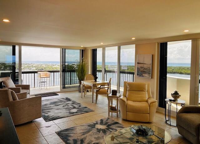 Foto del edificio - 108 Lakeshore Dr