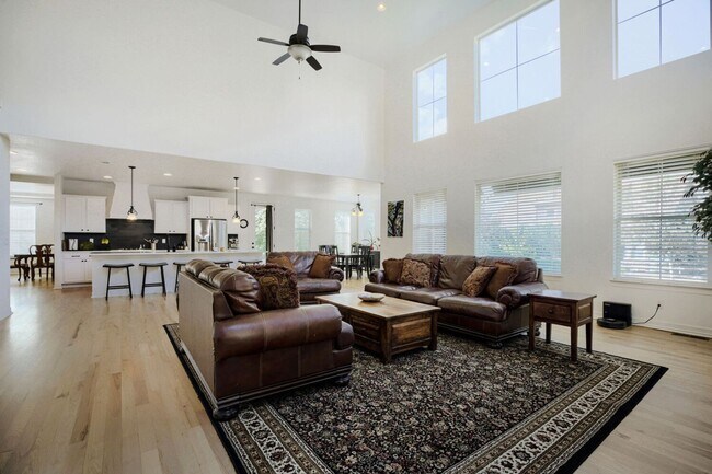 Foto del edificio - 5 Bedroom 4.5 Bathroom House In Broomfield