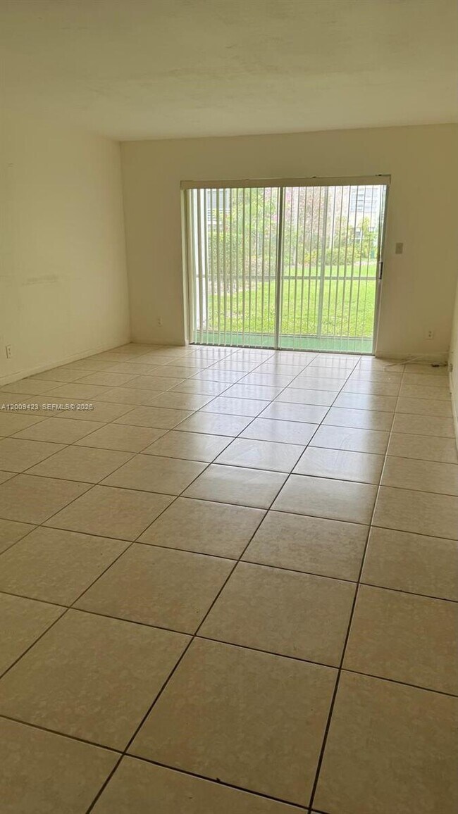 Foto del edificio - 3774 Inverrary Blvd