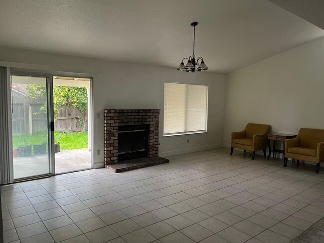 Foto del edificio - 2825 Woodland Ave