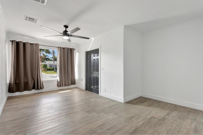 Foto del edificio - 1649 NE 31st St