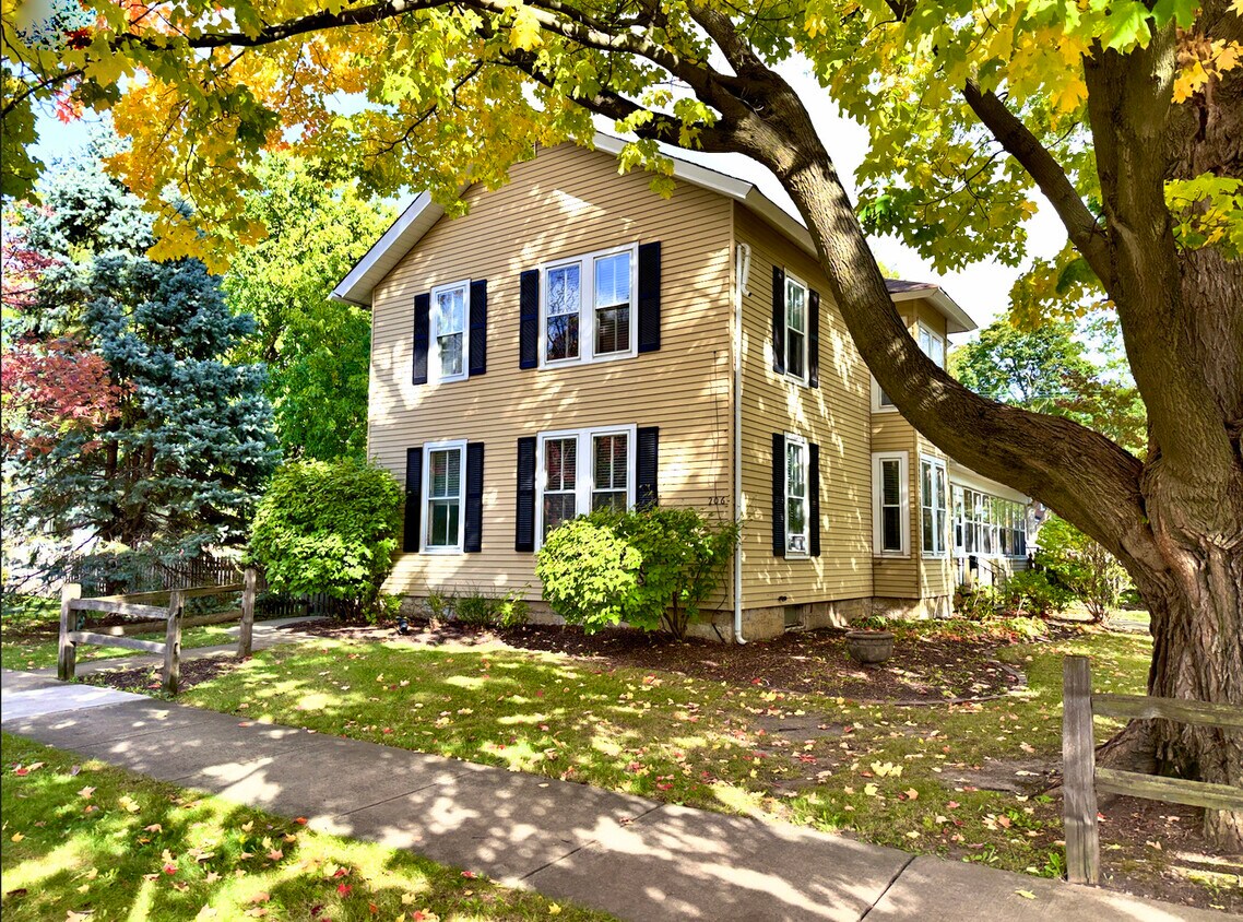 Foto principal - 206 N Ellsworth St