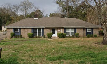 Building Photo - 3858 Antoinette Dr