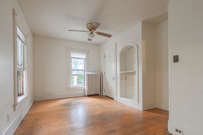 Building Photo - 130 E Gorham St
