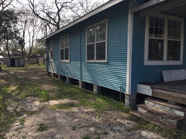 Building Photo - 310 Foerster St