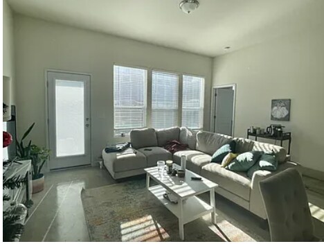 Foto del edificio - 15003 Ryman Rd