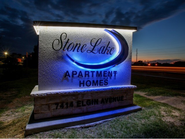 Signo de monumento - Stonelake Apartment Homes