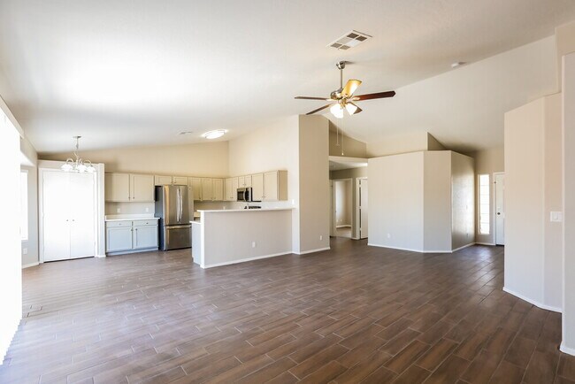 Foto del edificio - 523 N Bailey Cir