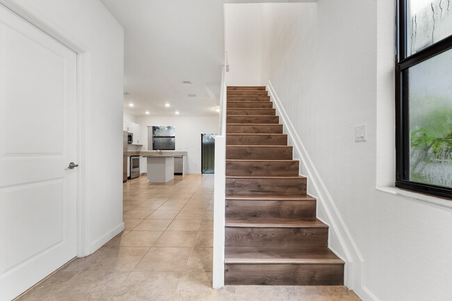 Foto del edificio - 340 NE 208th Terrace