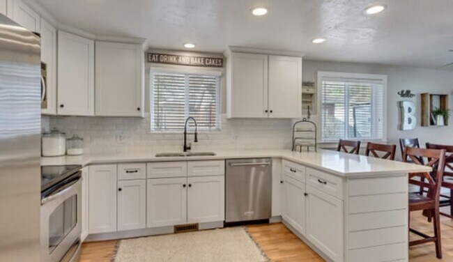 Foto del edificio - Charming 4BR House in Bountiful