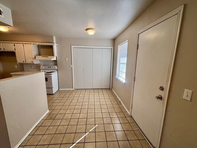 Building Photo - Three Bedroom Home in Tuttle! NEW PHOTOS C...