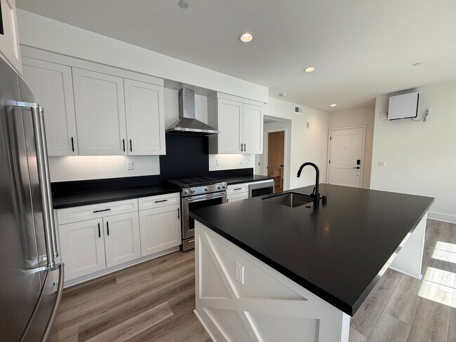 Foto del edificio - Brand New Encinitas Luxury Condo 1br 1 bath  garage $4300