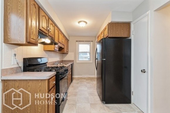 Building Photo - 7285 Glenn Oval Dr