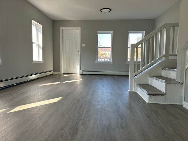 Foto del edificio - Beautiful and Spacious 3-bedroom Single Fa...