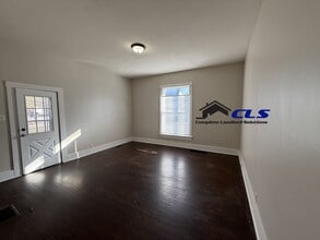 Building Photo - 932 8th Ave