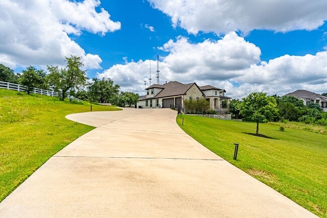 Building Photo - Luxurious 4 bedroom, 4 bathroom home with ...