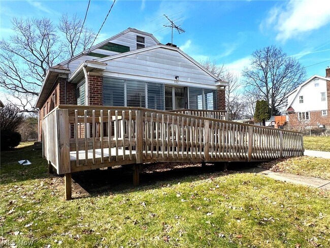 Foto del edificio - 982 Dan St