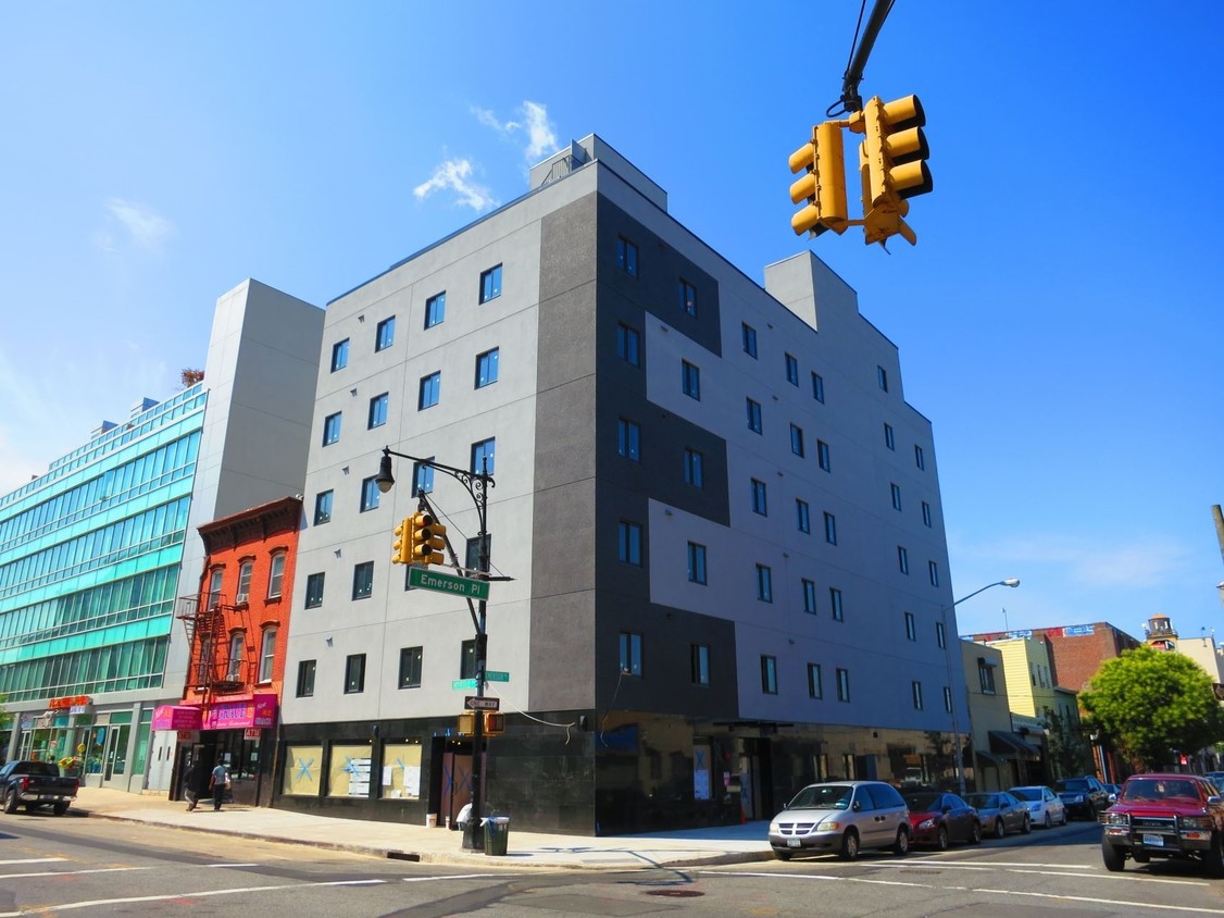 Building Photo - 549 Myrtle Ave