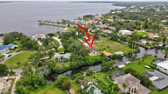 Foto del edificio - 787 Overiver Dr