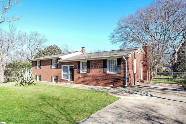 Building Photo - 207 Bethel Dr