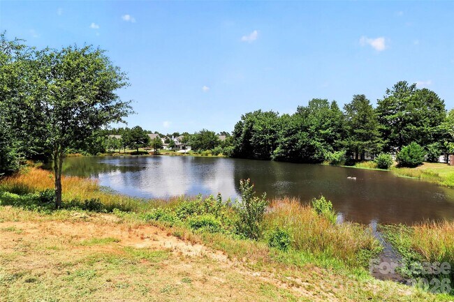Foto del edificio - 2038 Eddie Massey Ln