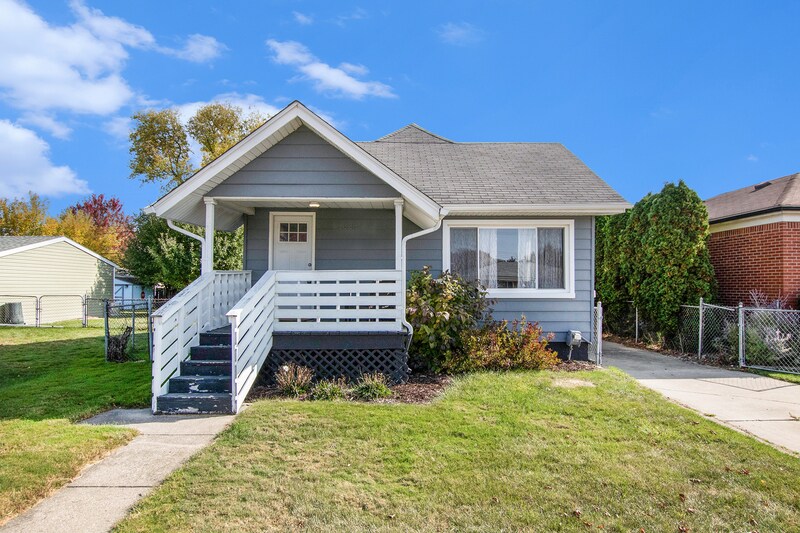 Foto principal - 30216 Groveland St