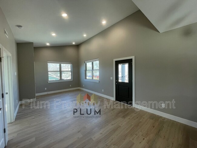Building Photo - 1724 S 14th St W