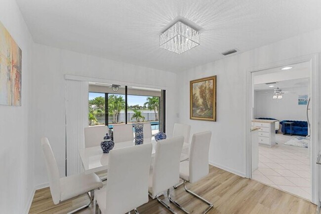 Foto del edificio - 12875 Guilford Cir