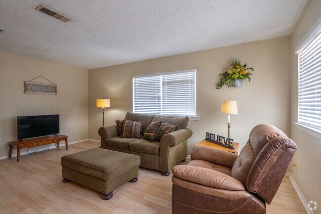 2BR, 1BA -850SF - Riverbend
