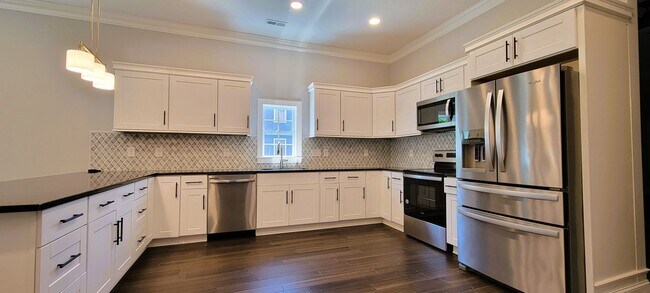 Building Photo - Beautiful 2 story home in heart of Church ...