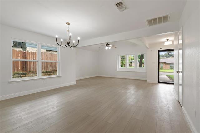 Foto del edificio - 2024 Oakmeadow St