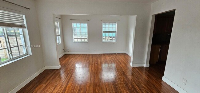 Foto del edificio - 3345 SW 23rd Terrace