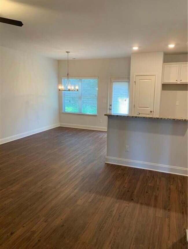 Building Photo - 7220 Kings Cv