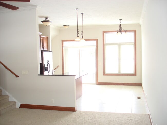 Building Photo - 940 Sautter Dr