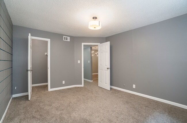Building Photo - 301 Maple Blvd