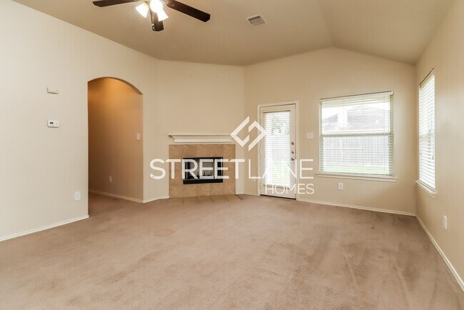Building Photo - REDUCED!