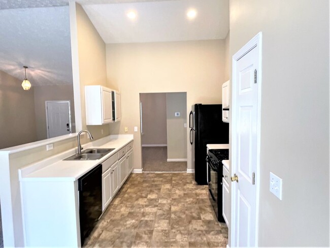 Building Photo - 4920 Vista Ct