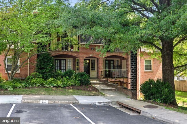 Foto del edificio - 8110 Colony Point Rd