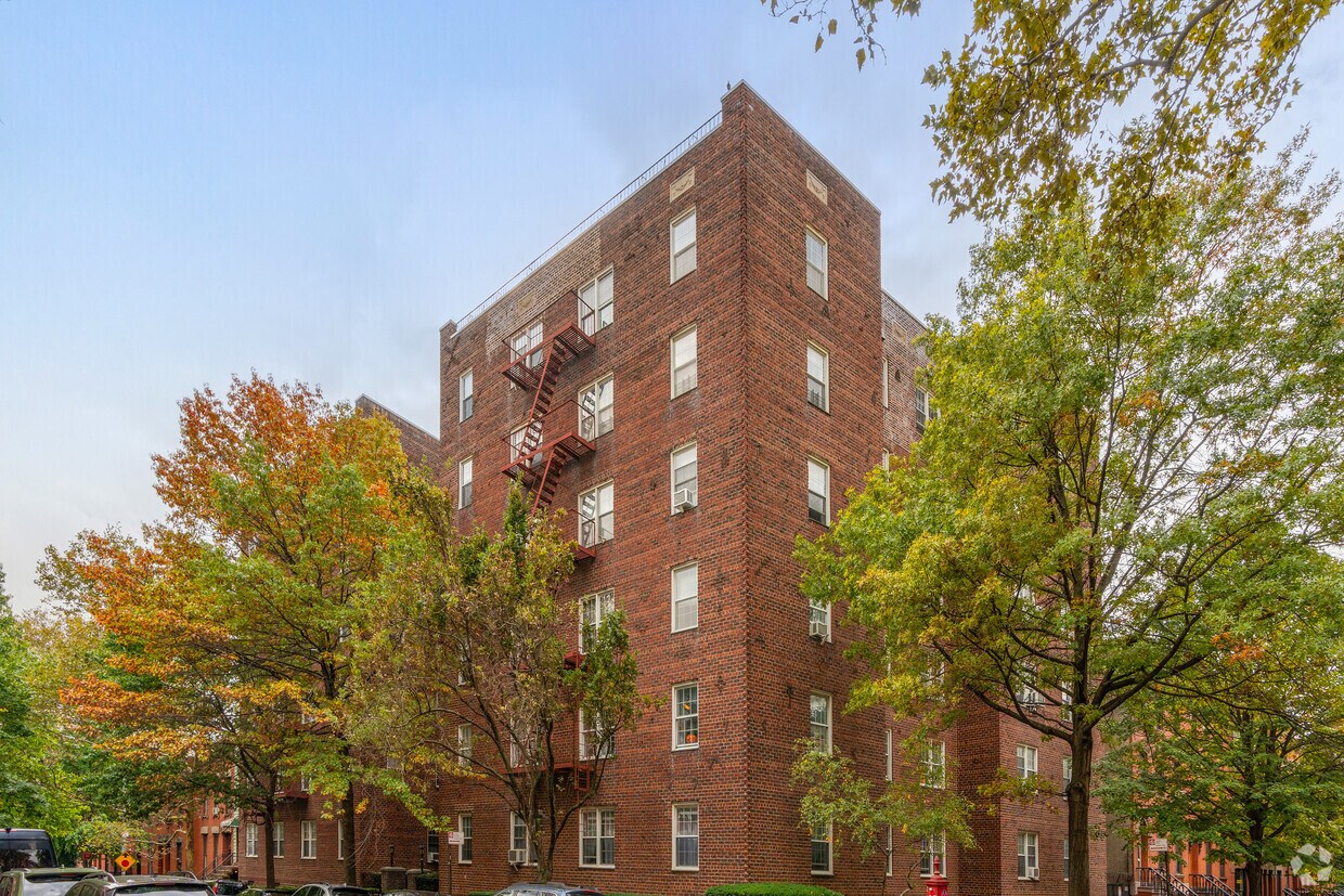 Primary Photo - 1125 Lorimer St