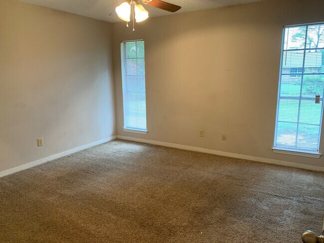 Foto del edificio - 3-bedroom 2 bath home - St. Martin School District