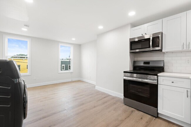 Building Photo - 173 Van Horne St