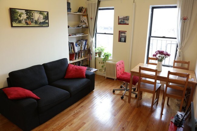 Foto del edificio - 320 E 6th St