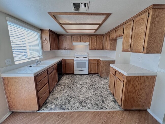Building Photo - $2,150 Maple & Perrin 3 Bedroom Home, Bran...