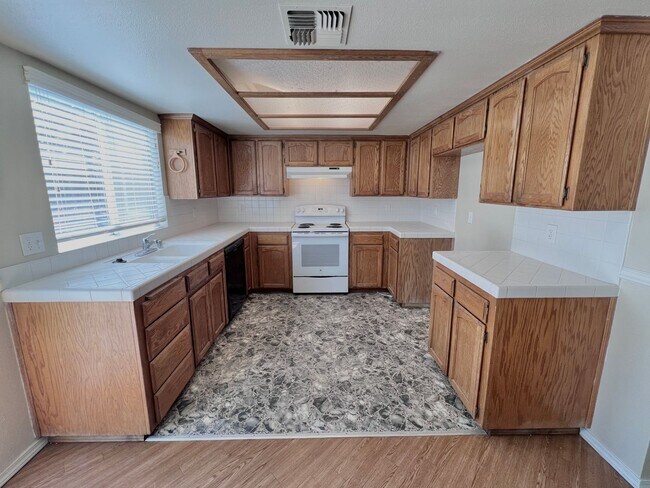 Foto del edificio - $2,150 Maple & Perrin 3 Bedroom Home, Bran...